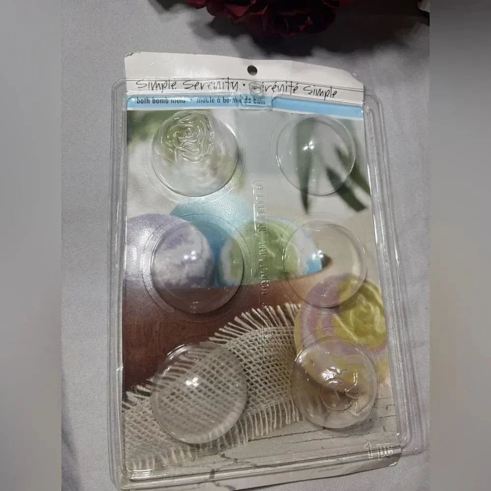 4 pc NEW Simple Serenity Soap Making Set Bath Bomb Mold Colorants Essential Oil